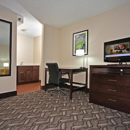La Quinta By Wyndham Springfield Hotell Exteriör bild