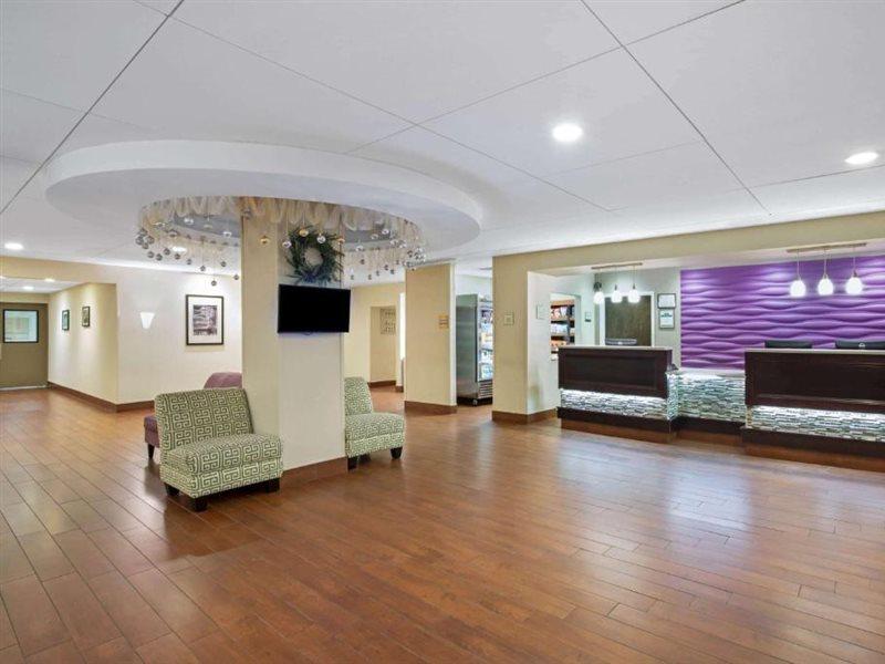 La Quinta By Wyndham Springfield Hotell Exteriör bild