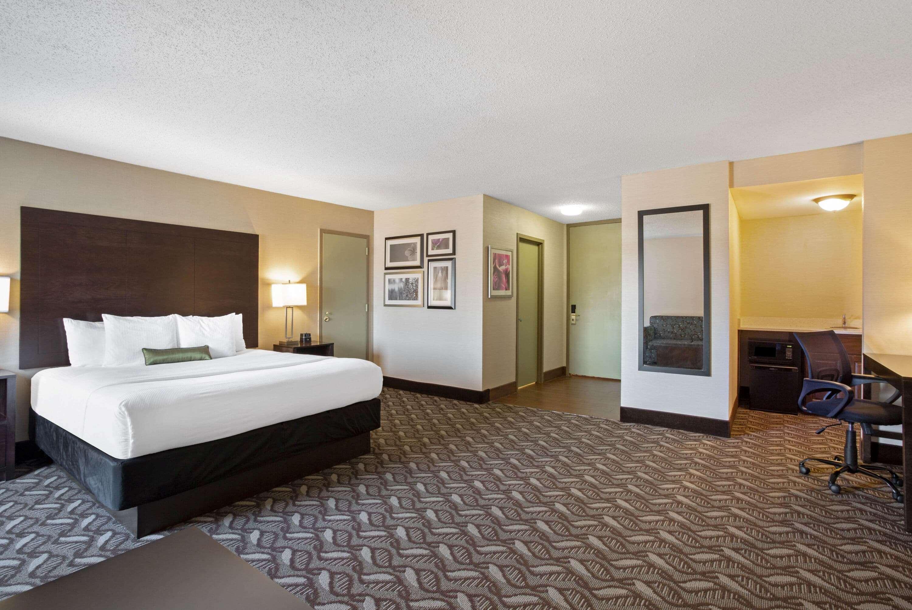 La Quinta By Wyndham Springfield Hotell Exteriör bild