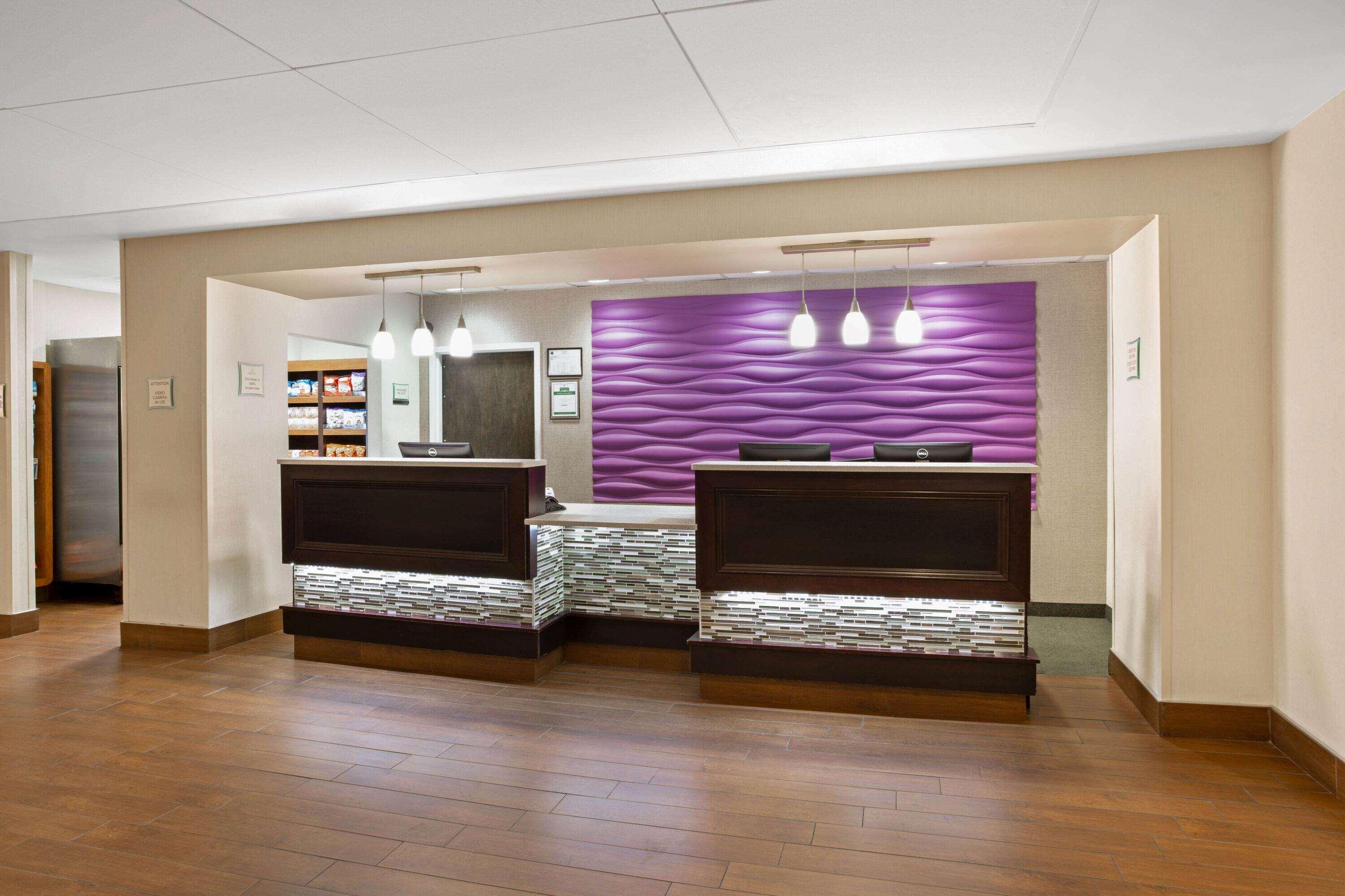 La Quinta By Wyndham Springfield Hotell Exteriör bild