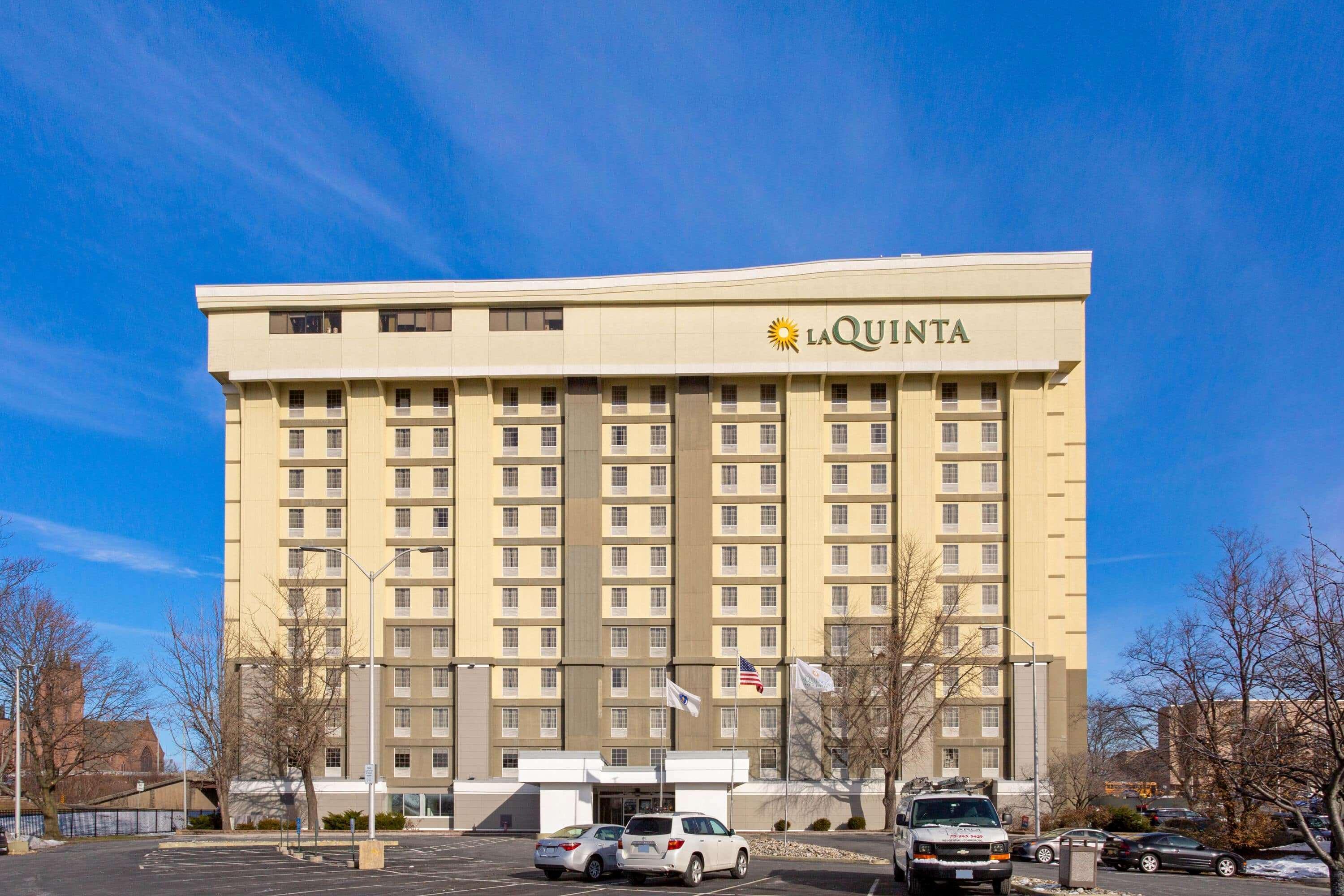 La Quinta By Wyndham Springfield Hotell Exteriör bild
