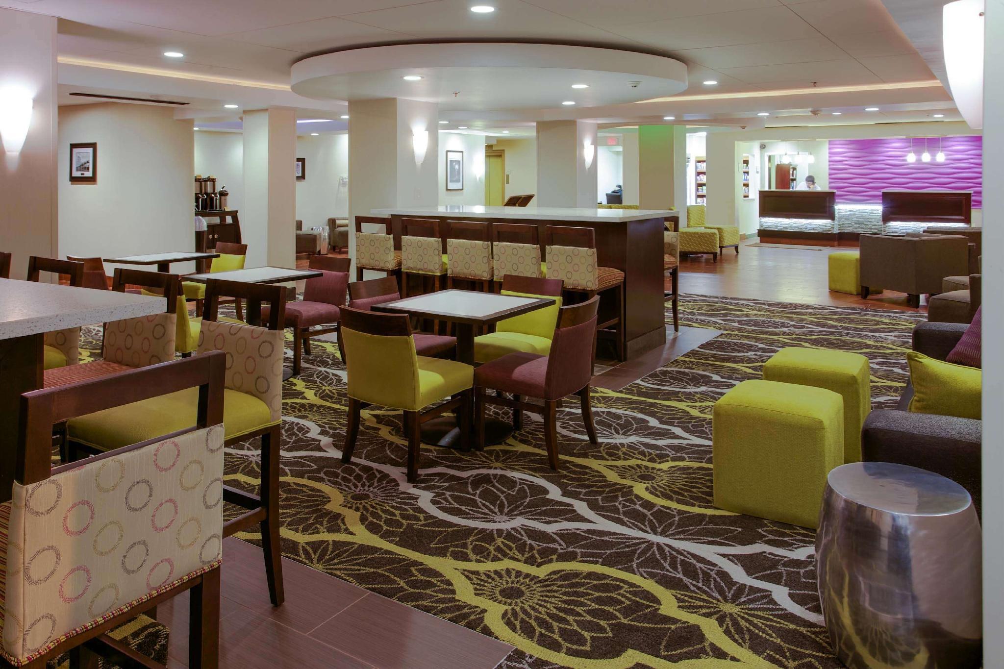 La Quinta By Wyndham Springfield Hotell Exteriör bild