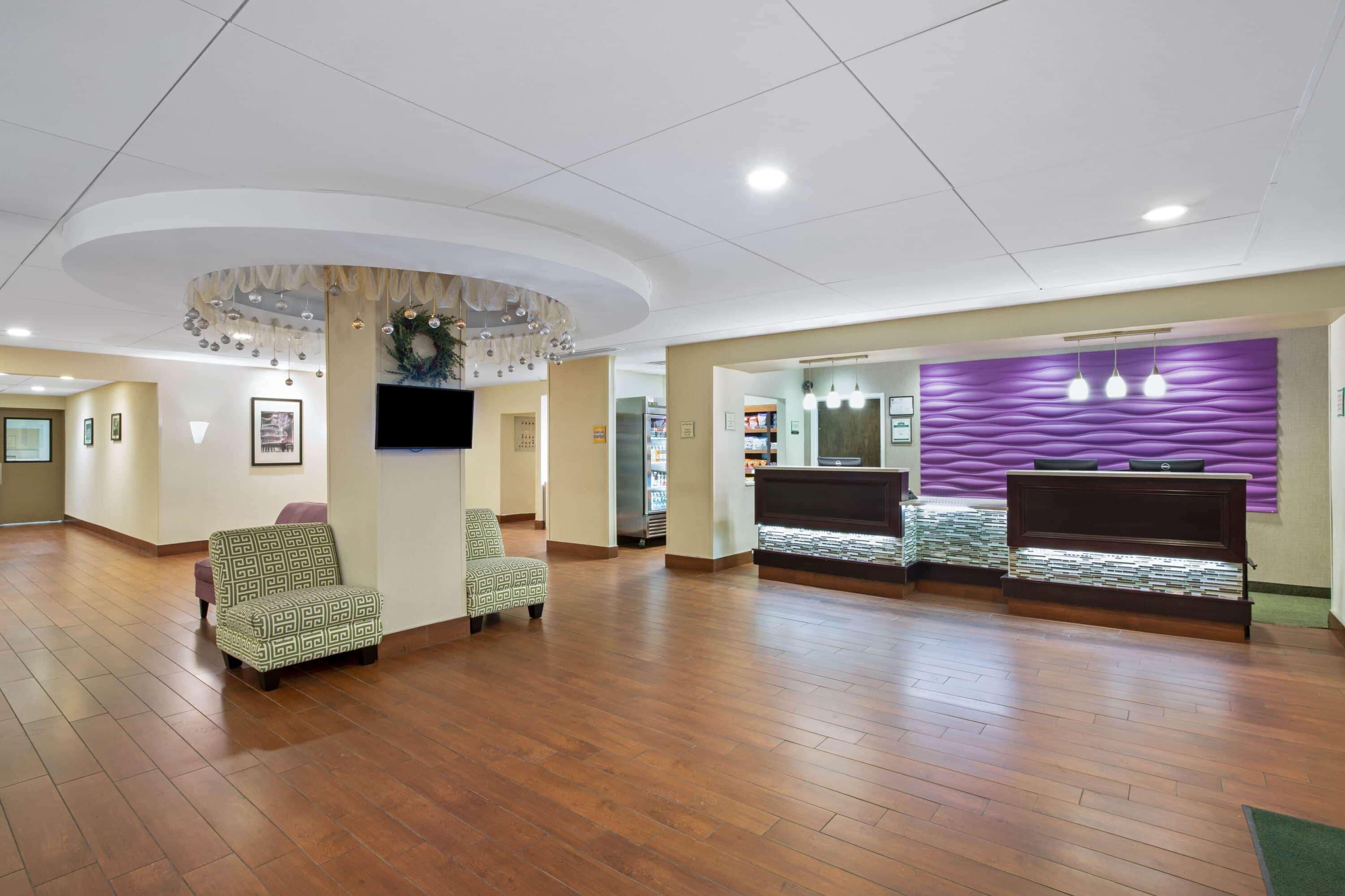 La Quinta By Wyndham Springfield Hotell Exteriör bild