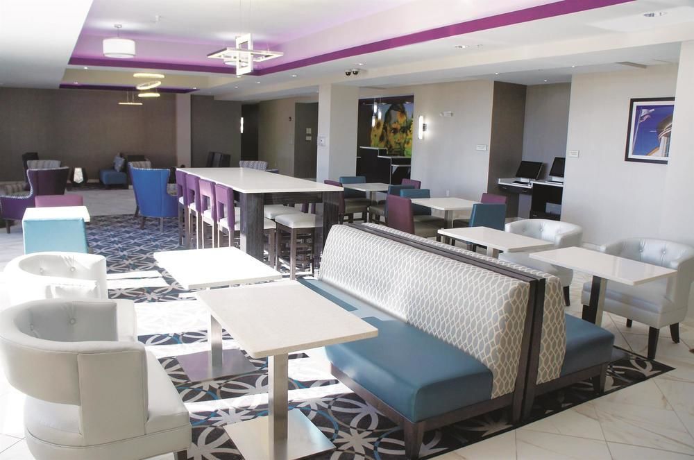 La Quinta By Wyndham Springfield Hotell Exteriör bild